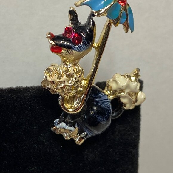 Vintage Poodle Brooch With Blue Umbrella & Rhinestone Eyes J0134 - Picture 14 of 16